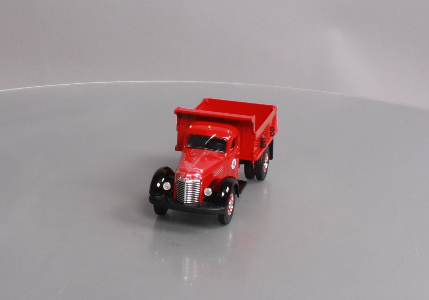 First Gear 19-2728 1:34 Scale Texaco International 1949 KB-10 Dump Truck