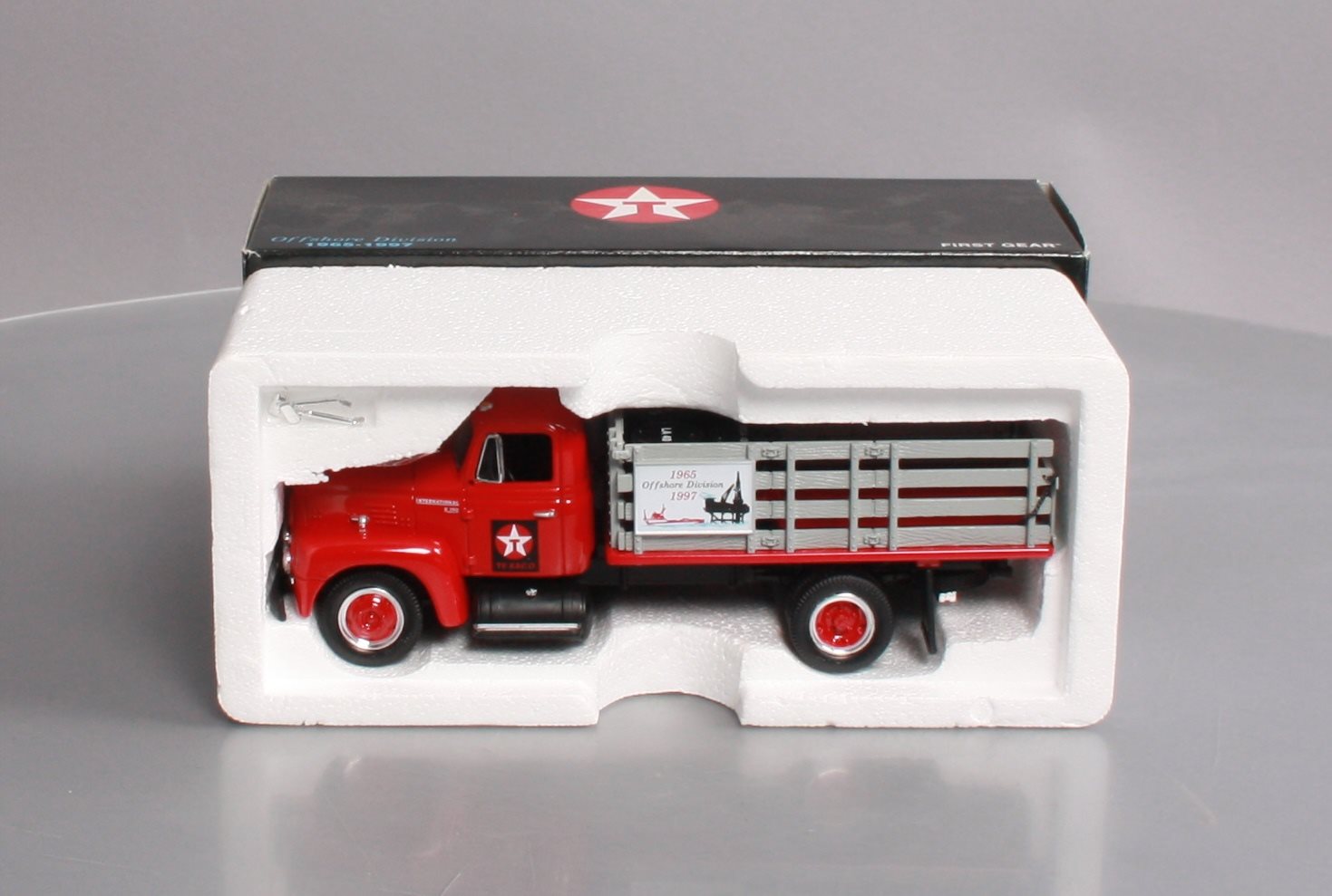 First Gear 18-2300 1:34 Scale DieCast Texaco '57 International R-190 Stake Truck