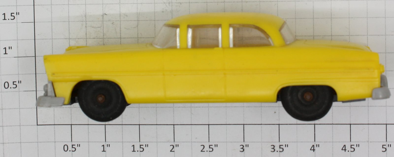 Lionel 6414-25 Yellow Original Automobile with Gray Bumpers