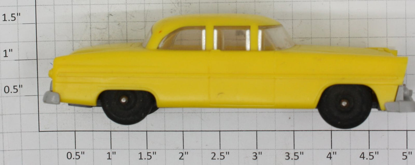 Lionel 6414-25 Yellow Original Automobile with Gray Bumpers