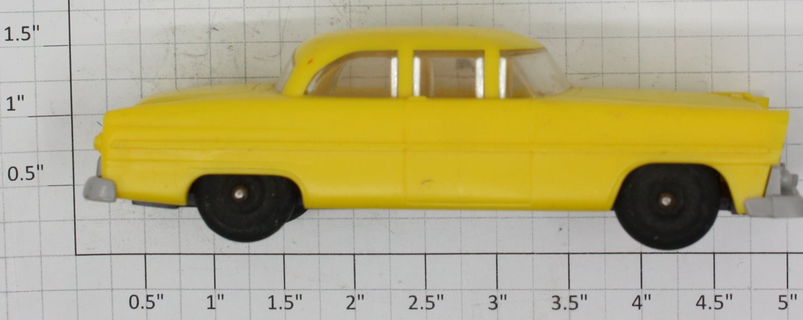 Lionel 6414-25 Yellow Original Automobile with Gray Bumpers