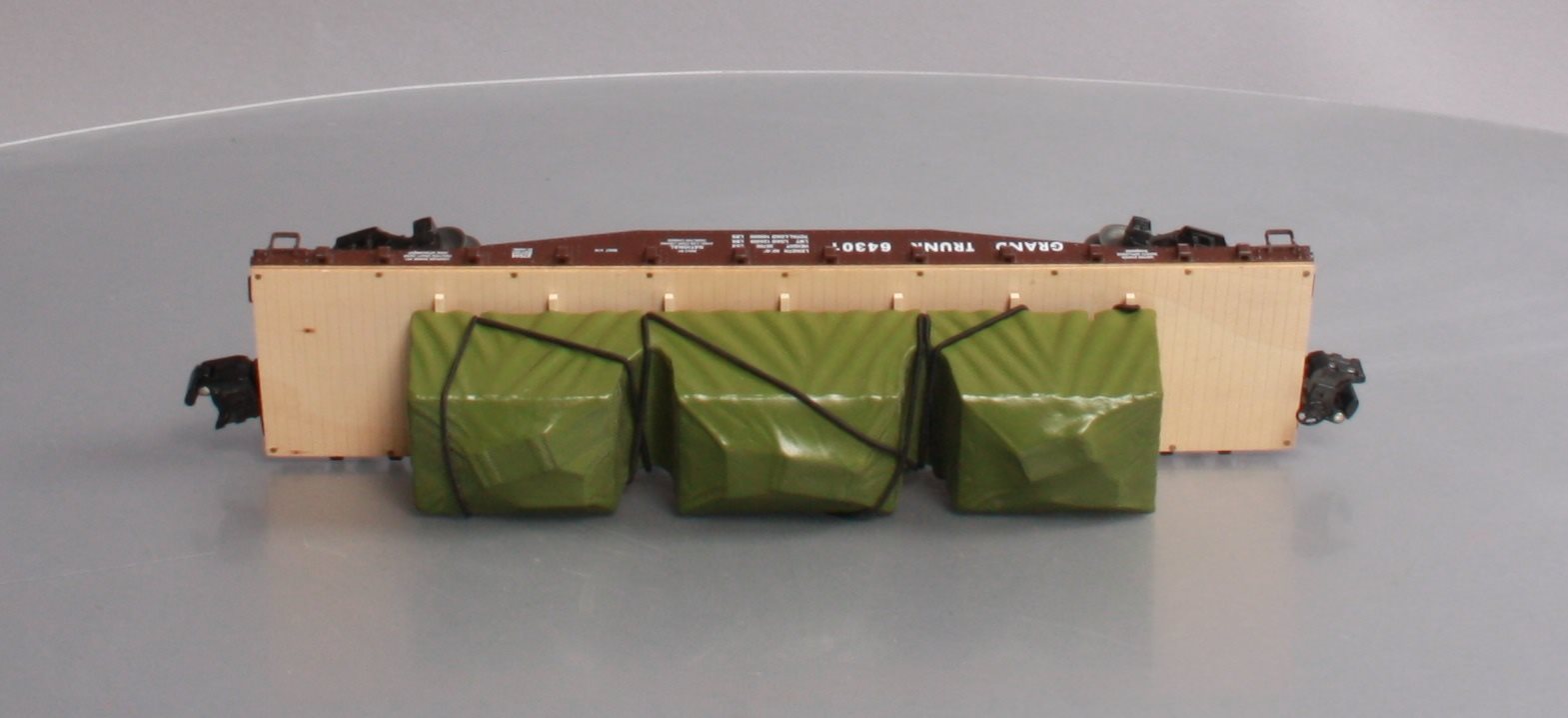 Lionel 6-27544 O Gauge Grand Trunk 40 Flatcar w/ Covered Load #64301