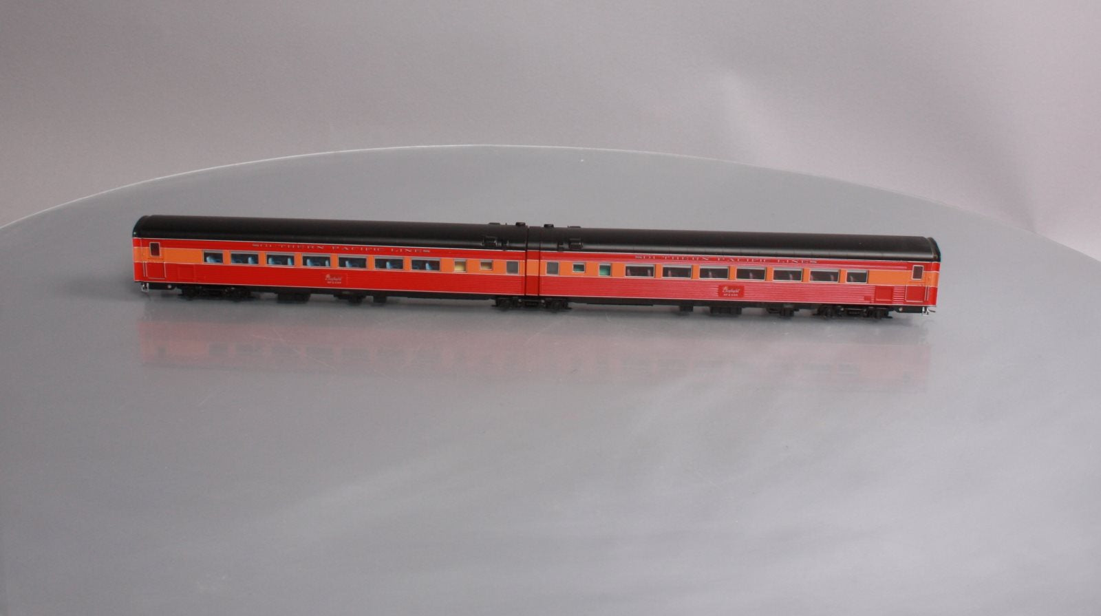 Broadway Limited 698 HO Southern Pacific Daylight Articulated Passenger Car