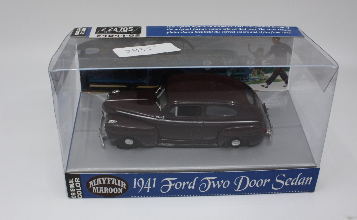 Fleer 1941-02 1:43 1941 Ford Deluxe Two Door Sedan Mayfair Maroon Die-Cast