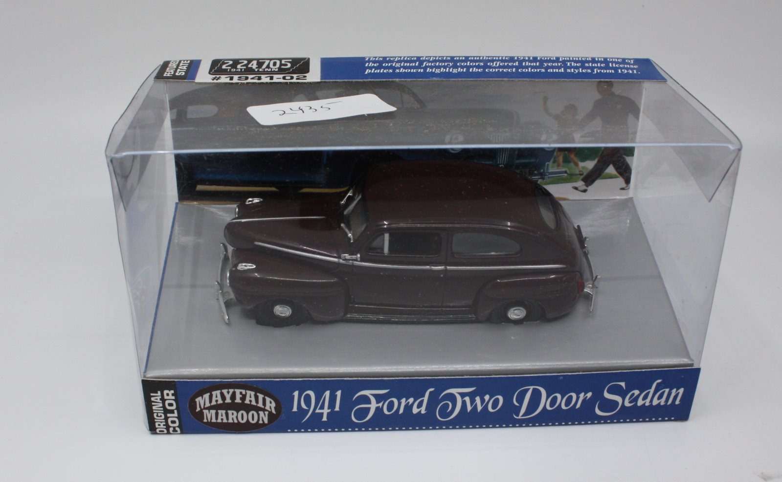Fleer 1941-02 1:43 1941 Ford Deluxe Two Door Sedan Mayfair Maroon Die-Cast