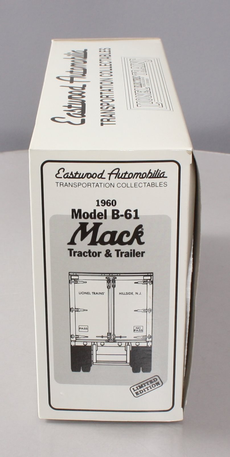 Eastwood Automobilia 19-0116 1:34 Diecast 1960 B-61 Mack Tractor & Trailer LN/Box