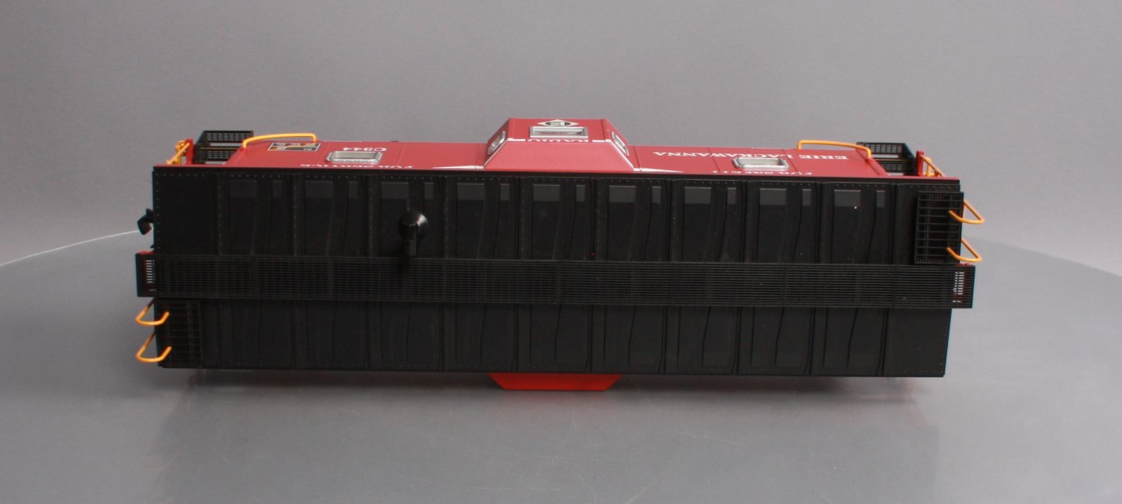 USA Trains 12060 G Erie Lackawanna Bay Window Caboose (Metal Wheels)
