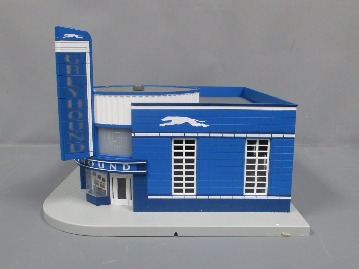 MTH 30-9040 O Gauge Assembled Greyhound Bus Station NIB