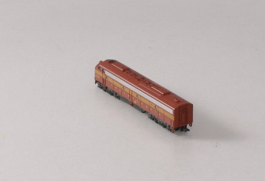 Kato 176-255 N Pennsylvania EMD E8/9 Passenger Pilot Diesel Locomotive #5706 LN/Box
