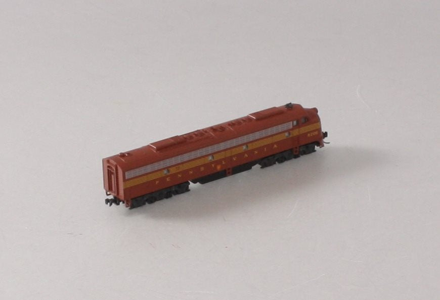 Kato 176-255 N Pennsylvania EMD E8/9 Passenger Pilot Diesel Locomotive #5706 LN/Box