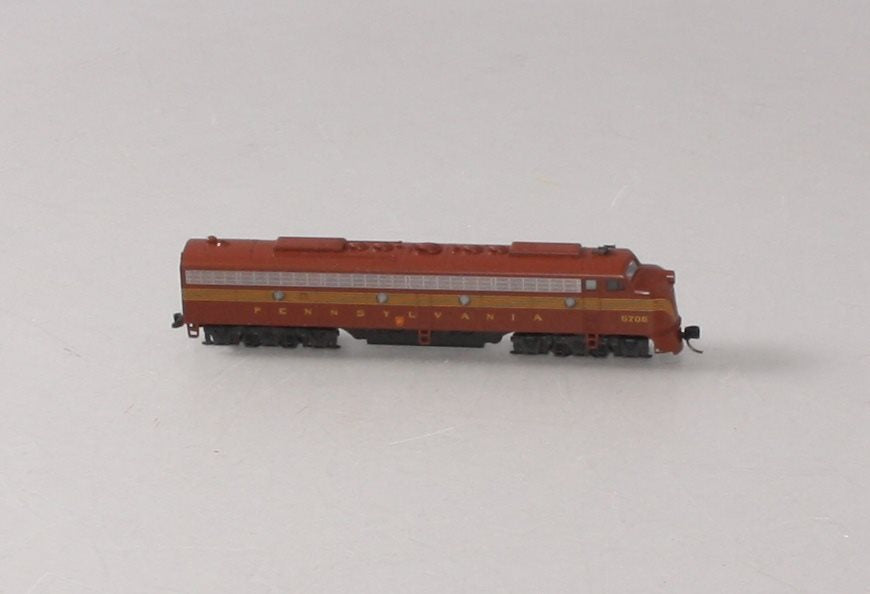 Kato 176-255 N Pennsylvania EMD E8/9 Passenger Pilot Diesel Locomotive #5706 LN/Box