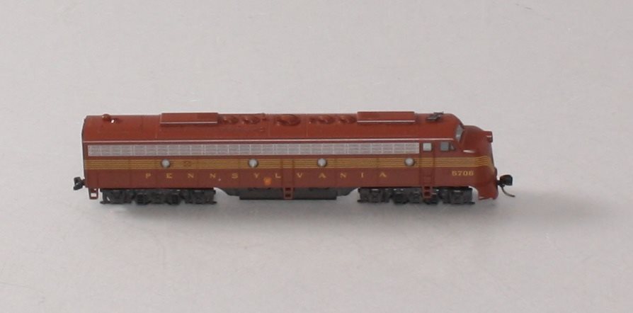 Kato 176-255 N Pennsylvania EMD E8/9 Passenger Pilot Diesel Locomotive #5706 LN/Box