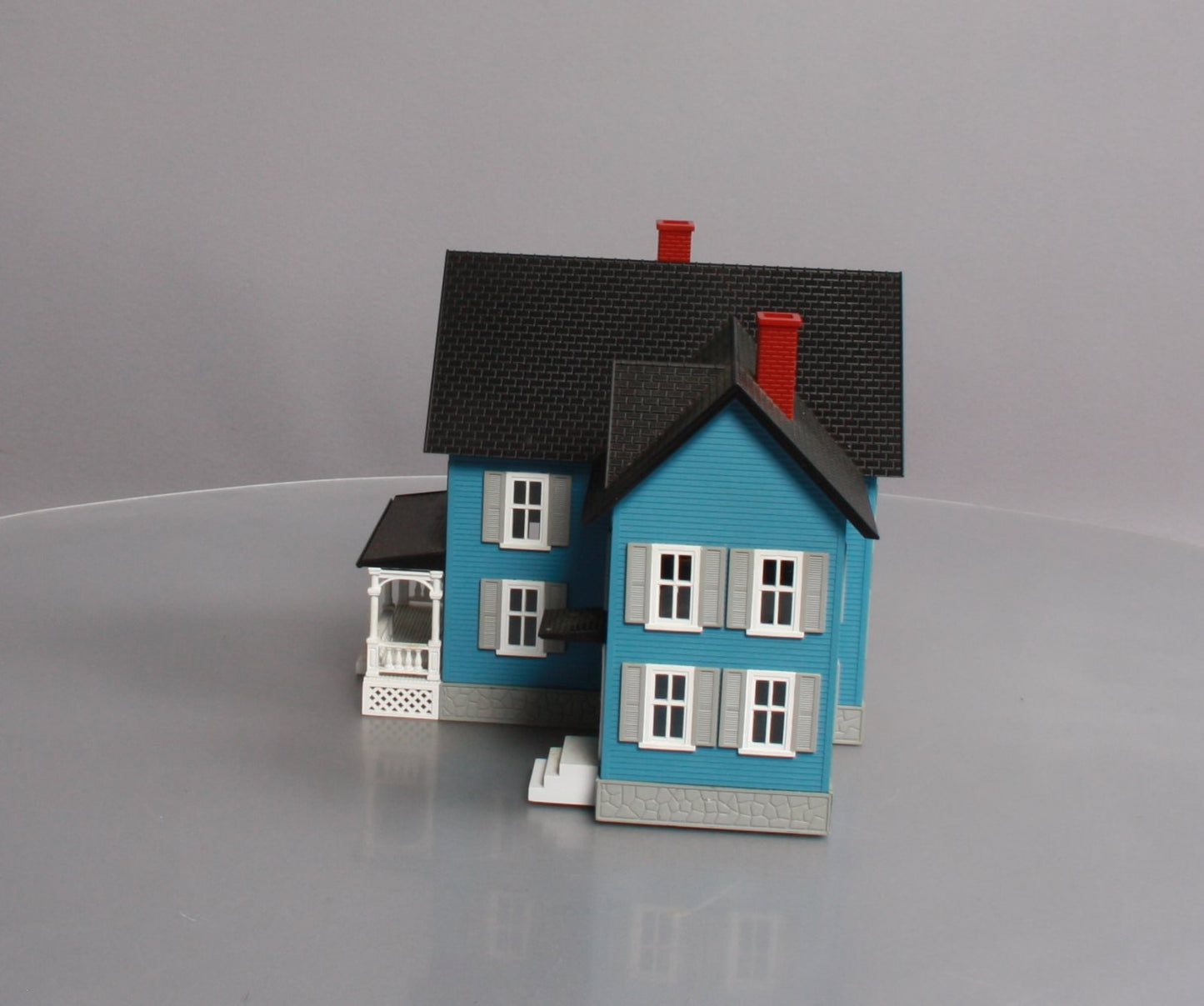 MTH 30-9046 O Gauge Assembled Farm House Blue W/Gray Shutters LN/Box