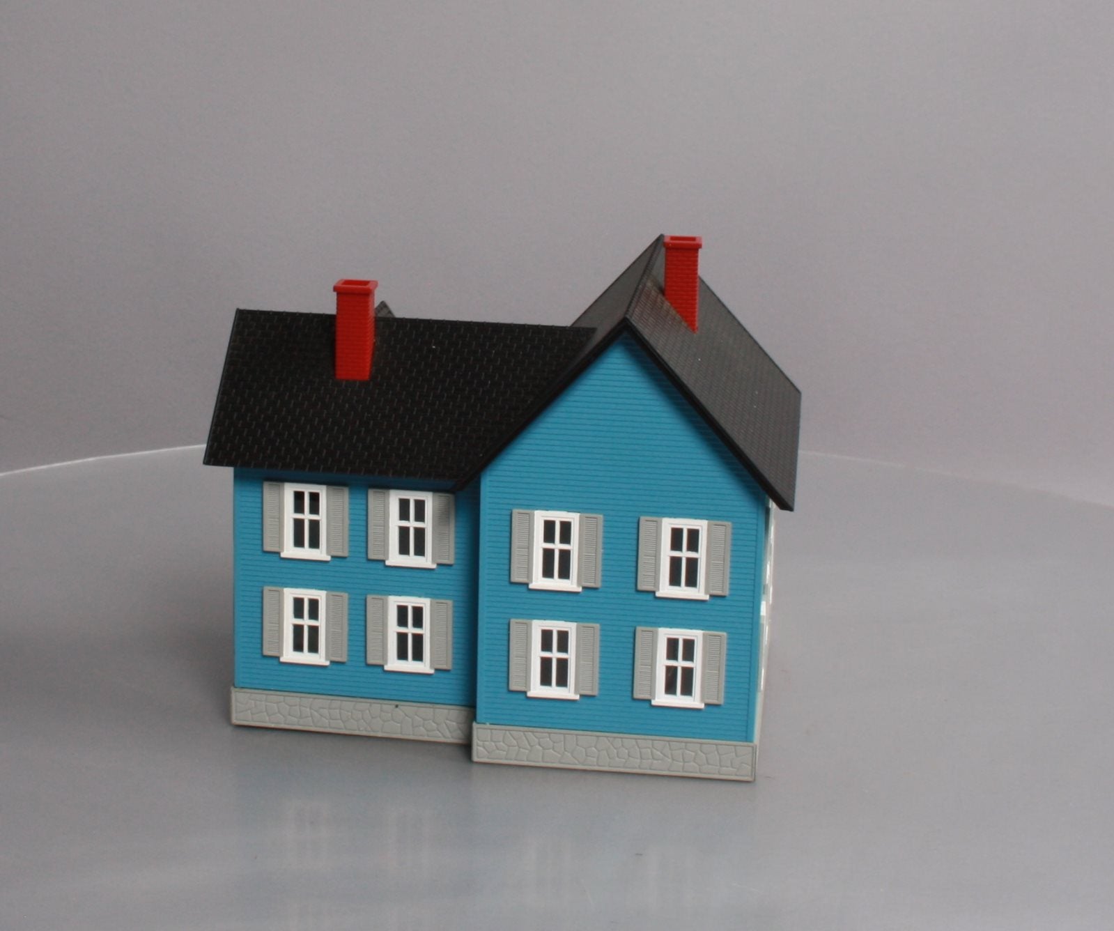 MTH 30-9046 O Gauge Assembled Farm House Blue W/Gray Shutters LN/Box