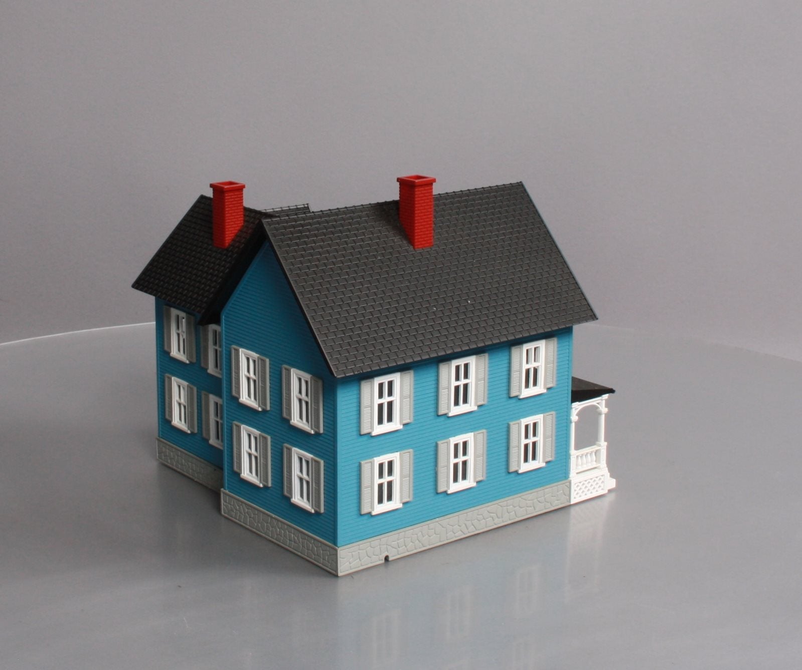 MTH 30-9046 O Gauge Assembled Farm House Blue W/Gray Shutters LN/Box