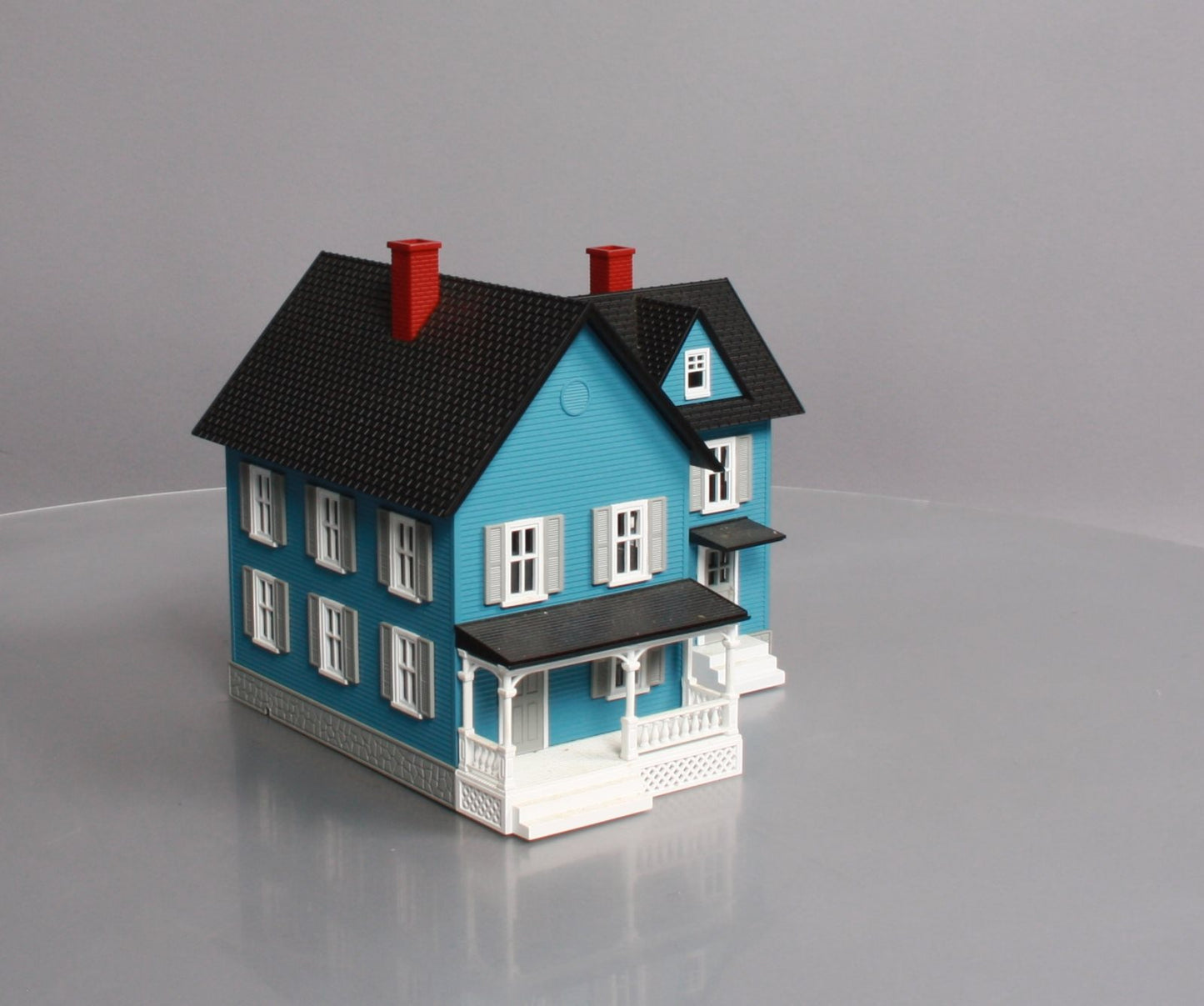 MTH 30-9046 O Gauge Assembled Farm House Blue W/Gray Shutters LN/Box