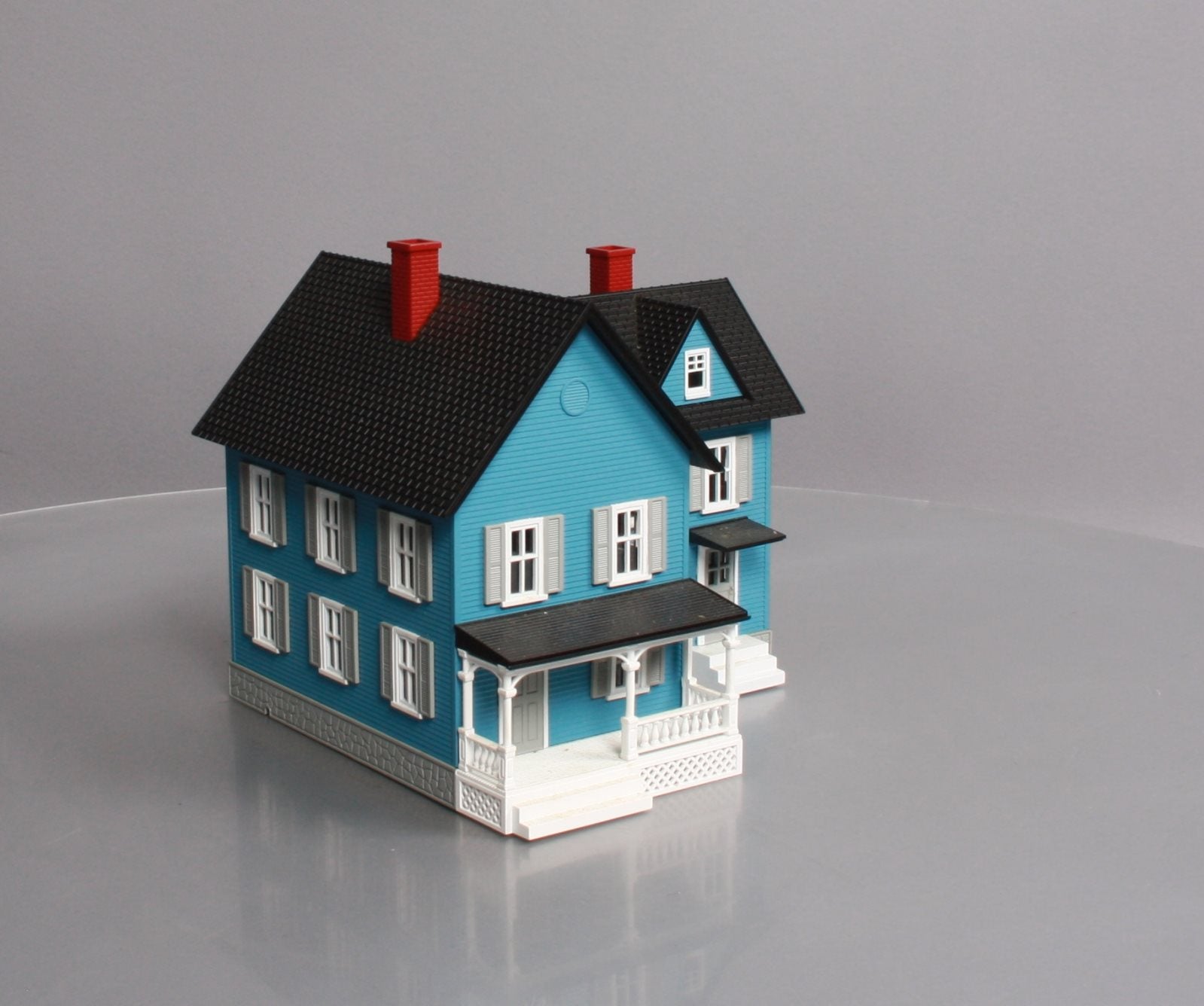 MTH 30-9046 O Gauge Assembled Farm House Blue W/Gray Shutters LN/Box