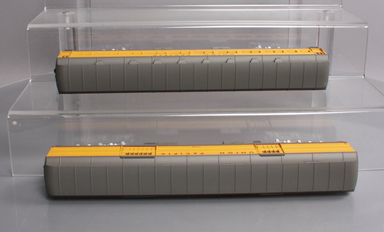 American Flyer 6-48983 S Union Pacific Heavyweight Passenger Cars (Set of 2) LN/Box