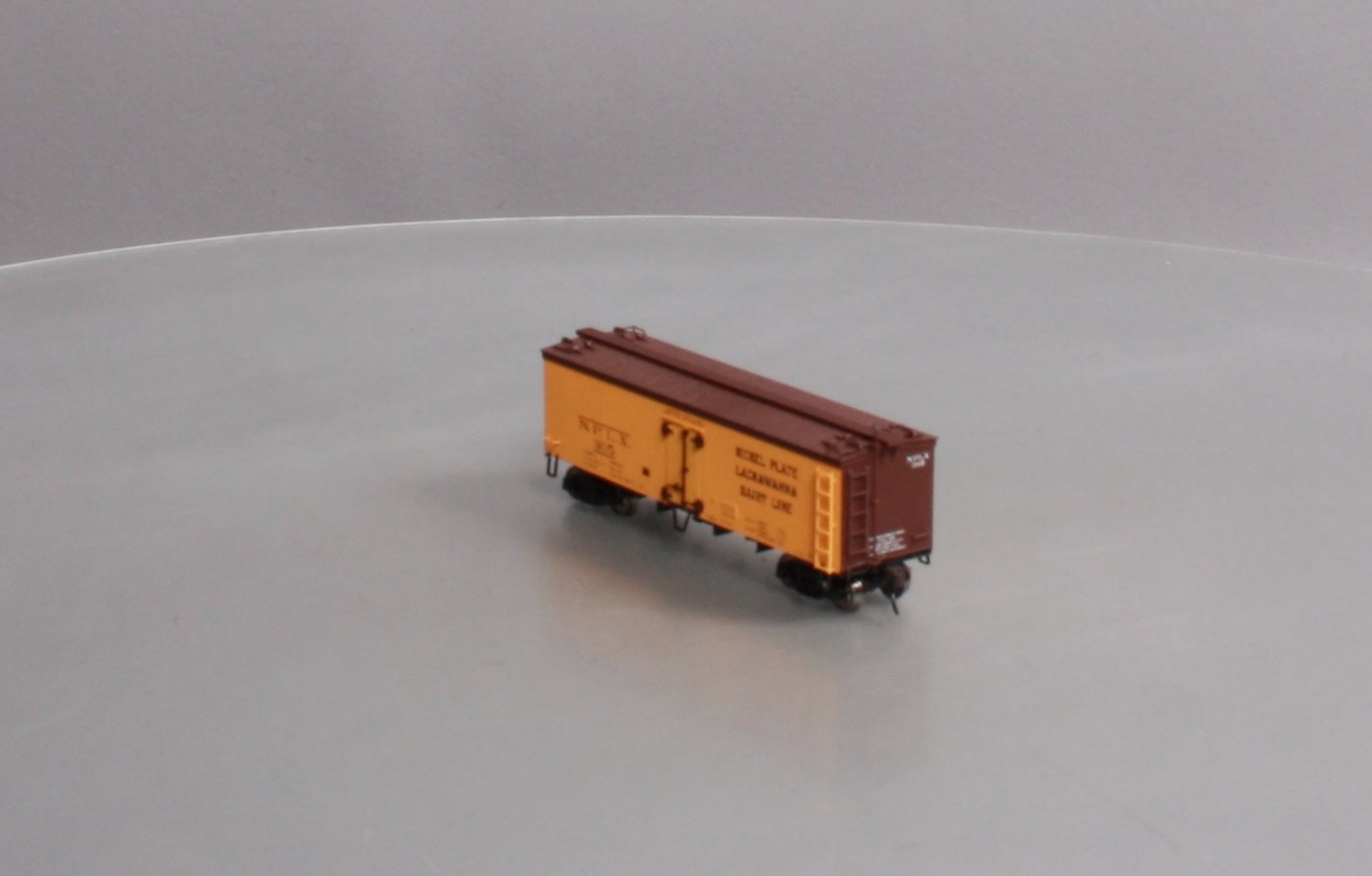 Atlas 6113-2  HO Scale DLW 36' Nickel Plate Wood Refrigerator Car #305 LN/Box