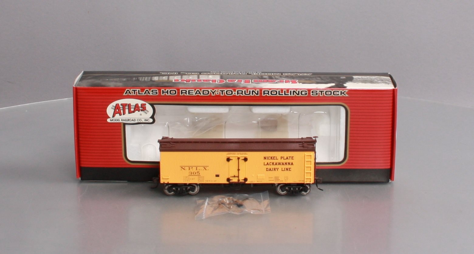 Atlas 6113-2  HO Scale DLW 36' Nickel Plate Wood Refrigerator Car #305 LN/Box