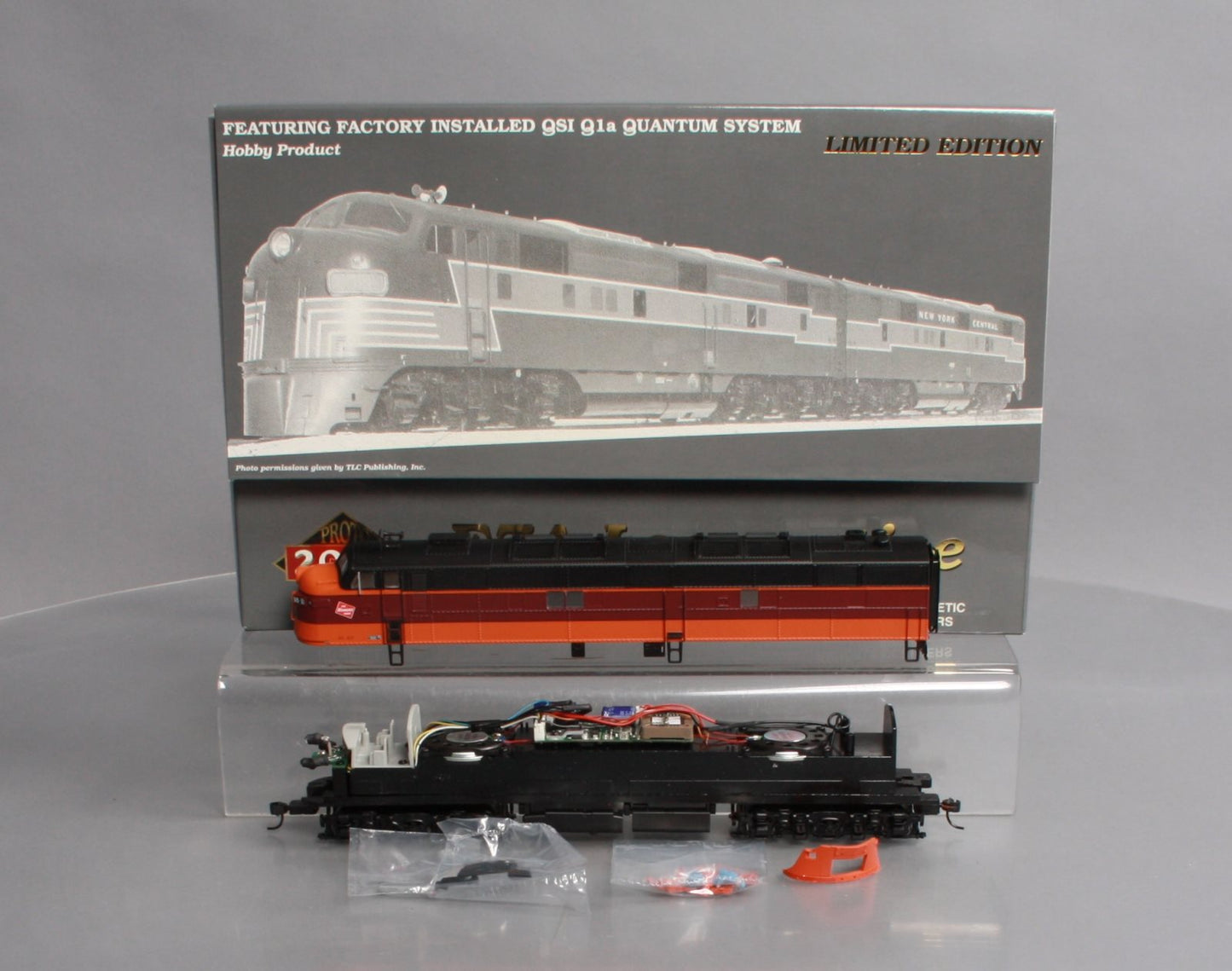 Proto 2000 920-40950 Milwaukee Road E7 A Diesel Locomotive #18-B with DCC/Sound LN/Box
