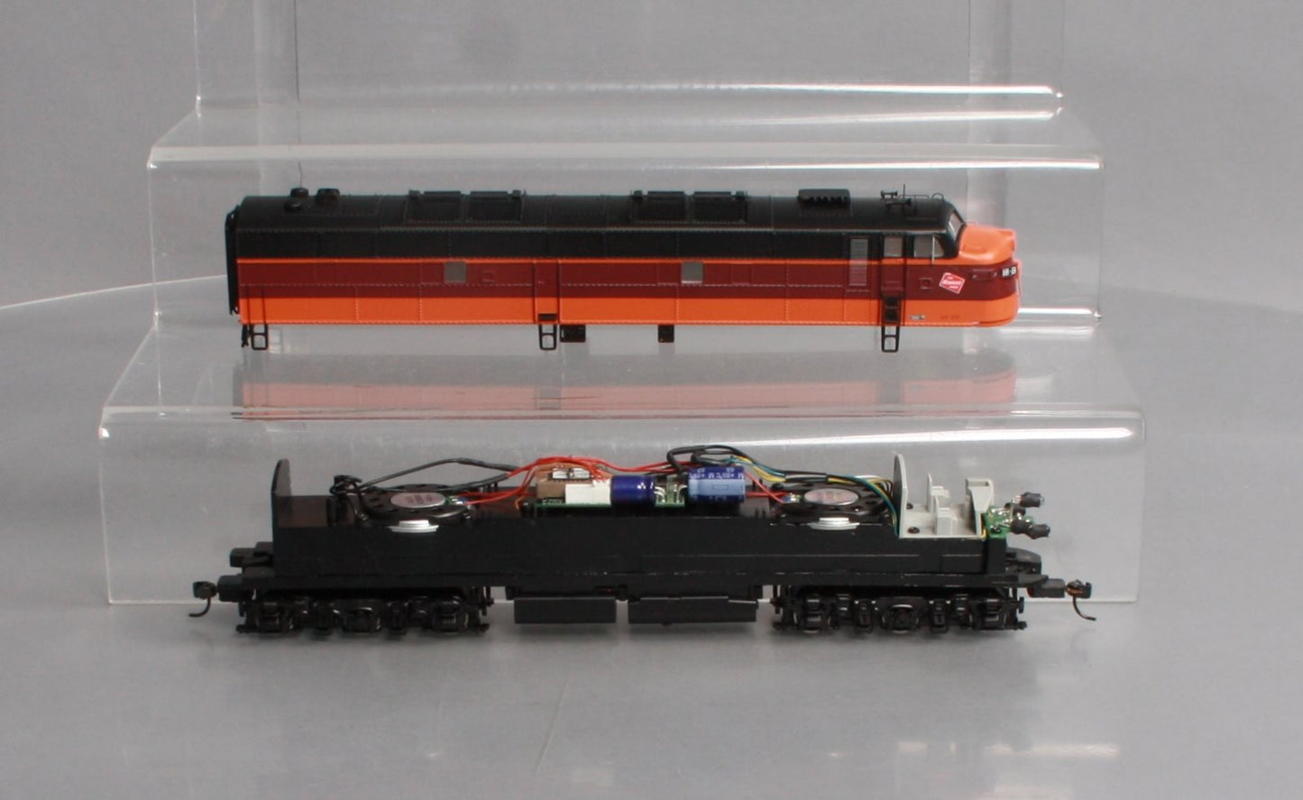 Proto 2000 920-40950 Milwaukee Road E7 A Diesel Locomotive #18-B with DCC/Sound LN/Box