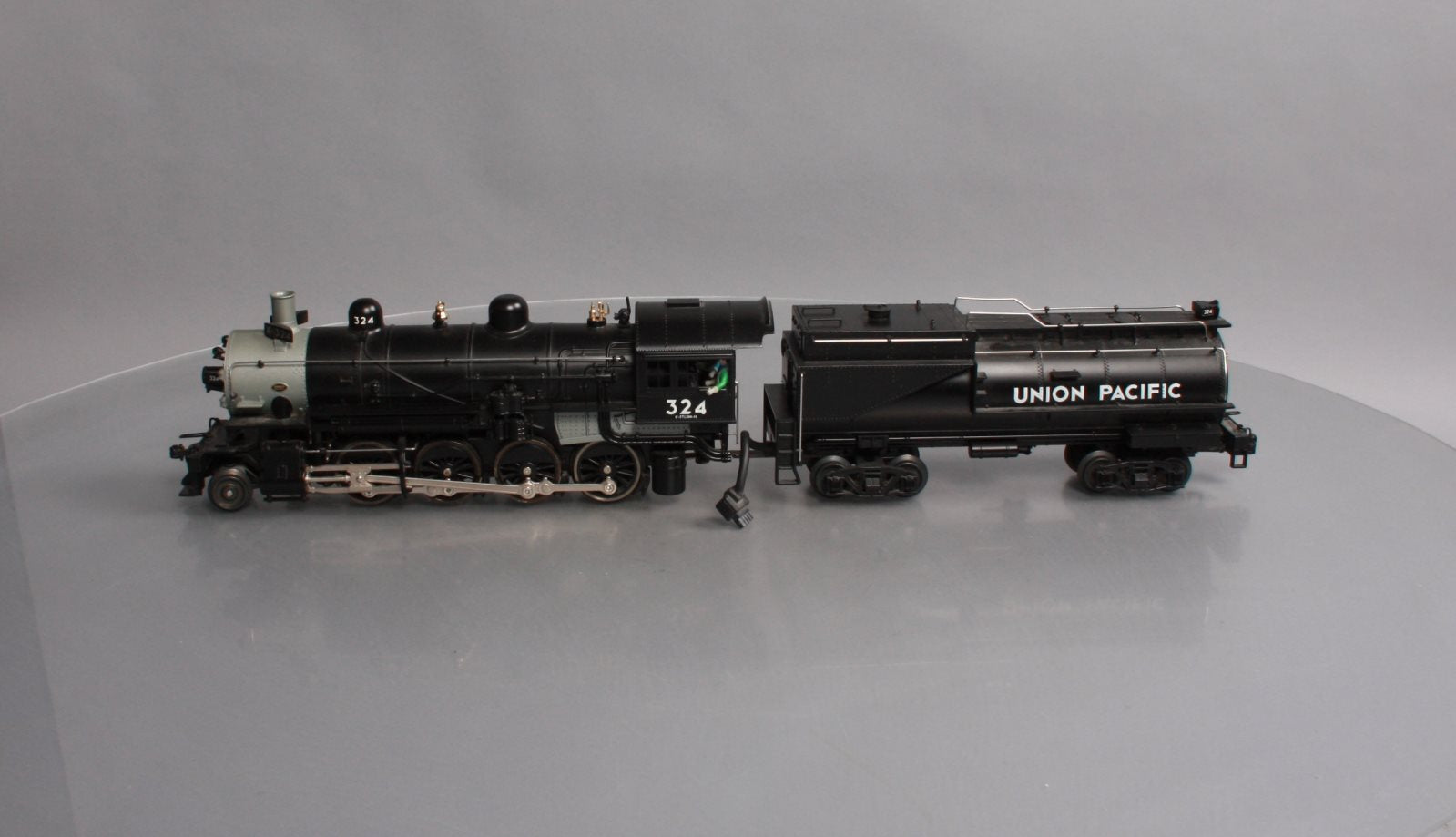 Lionel 6-28038 Union Pacific 2-8-0 Consolidation Steam Locomotive & Tender #324 EX/Box