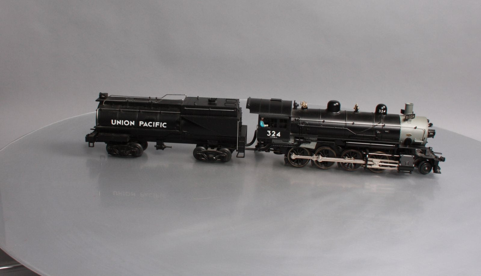 Lionel 6-28038 Union Pacific 2-8-0 Consolidation Steam Locomotive & Tender #324 EX/Box