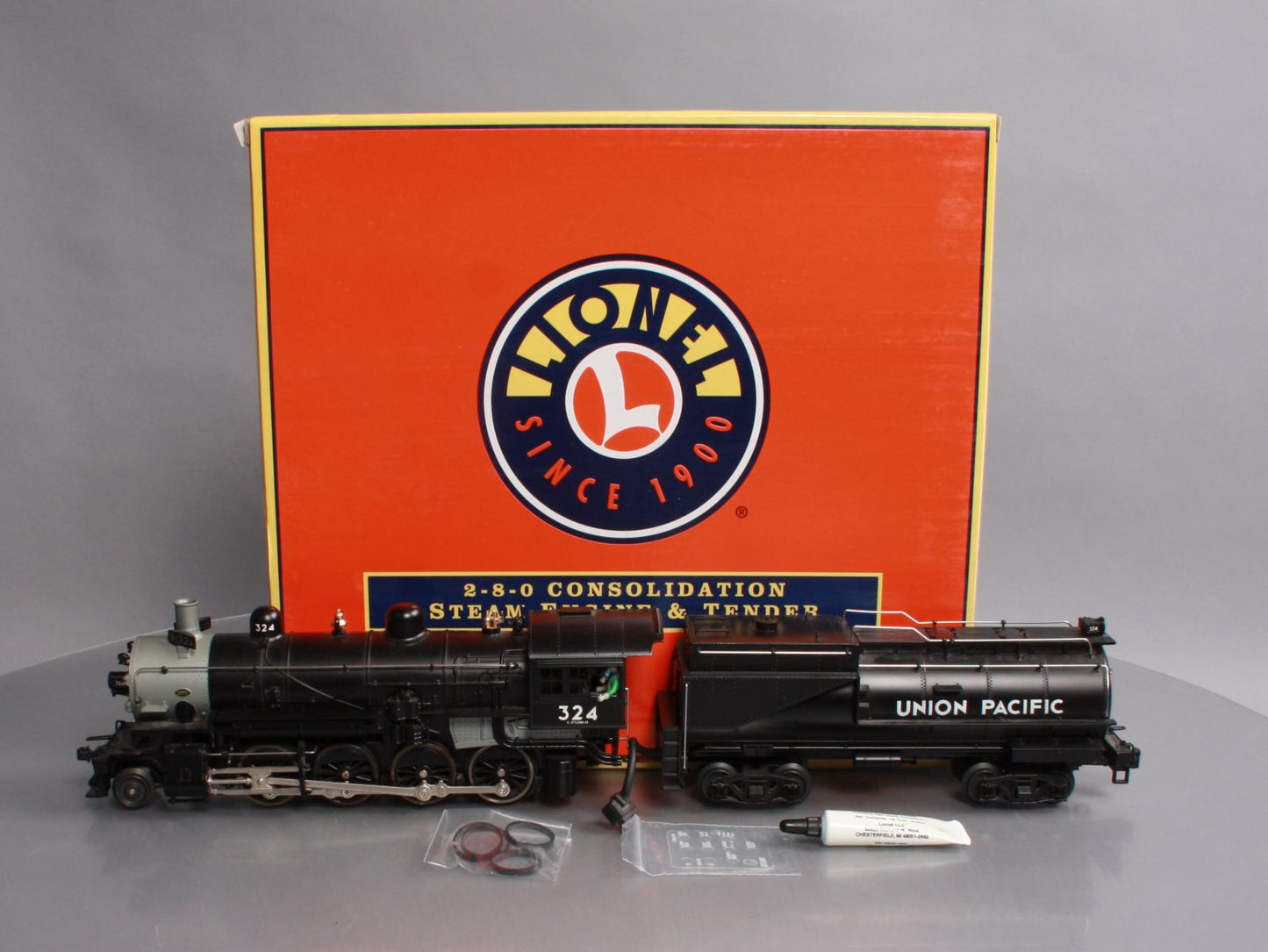 Lionel 6-28038 Union Pacific 2-8-0 Consolidation Steam Locomotive & Tender #324 EX/Box