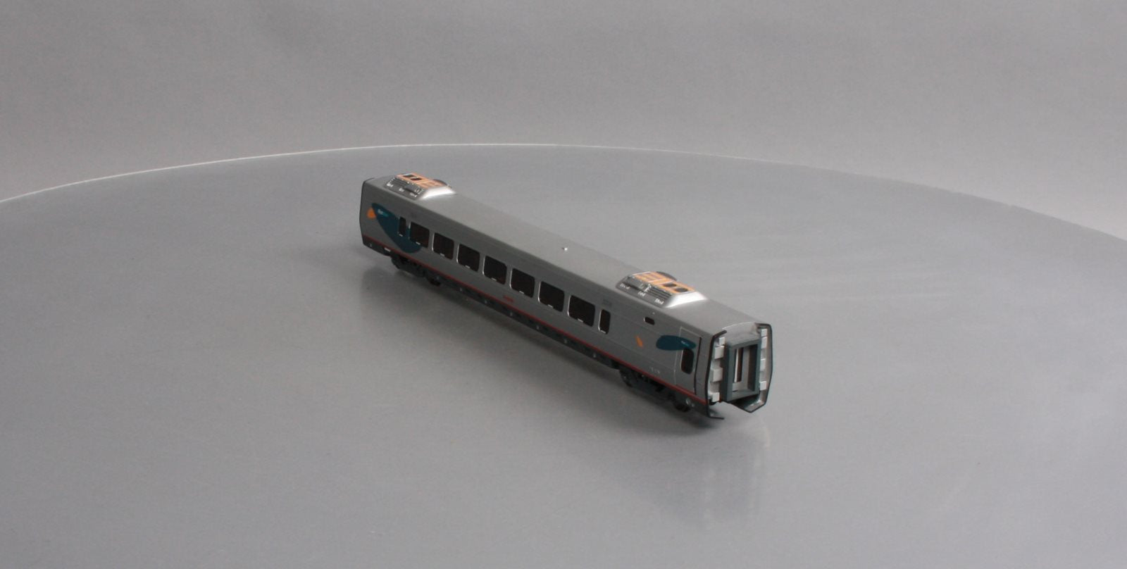 Bachmann 89942 HO Scale Amtrak Acela 1st Class Car #3208