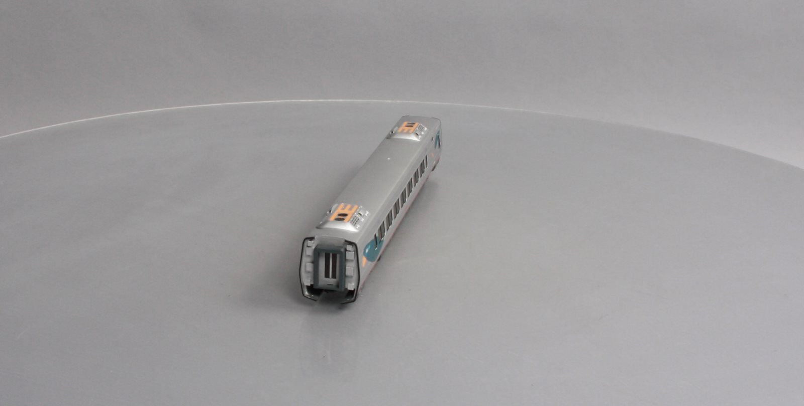 Bachmann 89942 HO Scale Amtrak Acela 1st Class Car #3208