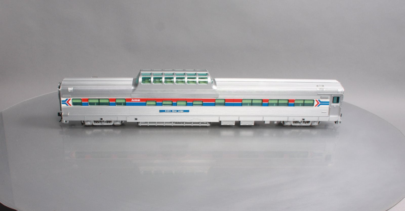 Atlas 30021541-1 Amtrak Streamlined Dome Chair Car w/o Conductor's Window