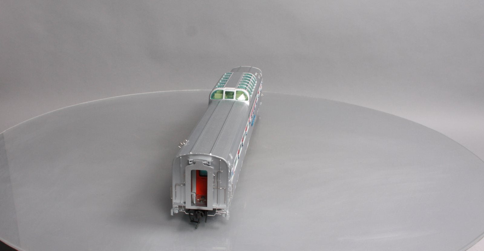 Atlas 30021541-1 Amtrak Streamlined Dome Chair Car w/o Conductor's Window