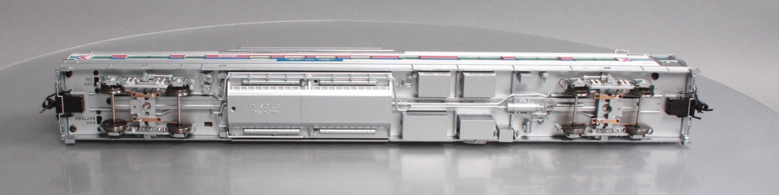 Atlas 30021541-1 Amtrak Streamlined Dome Chair Car w/o Conductor's Window
