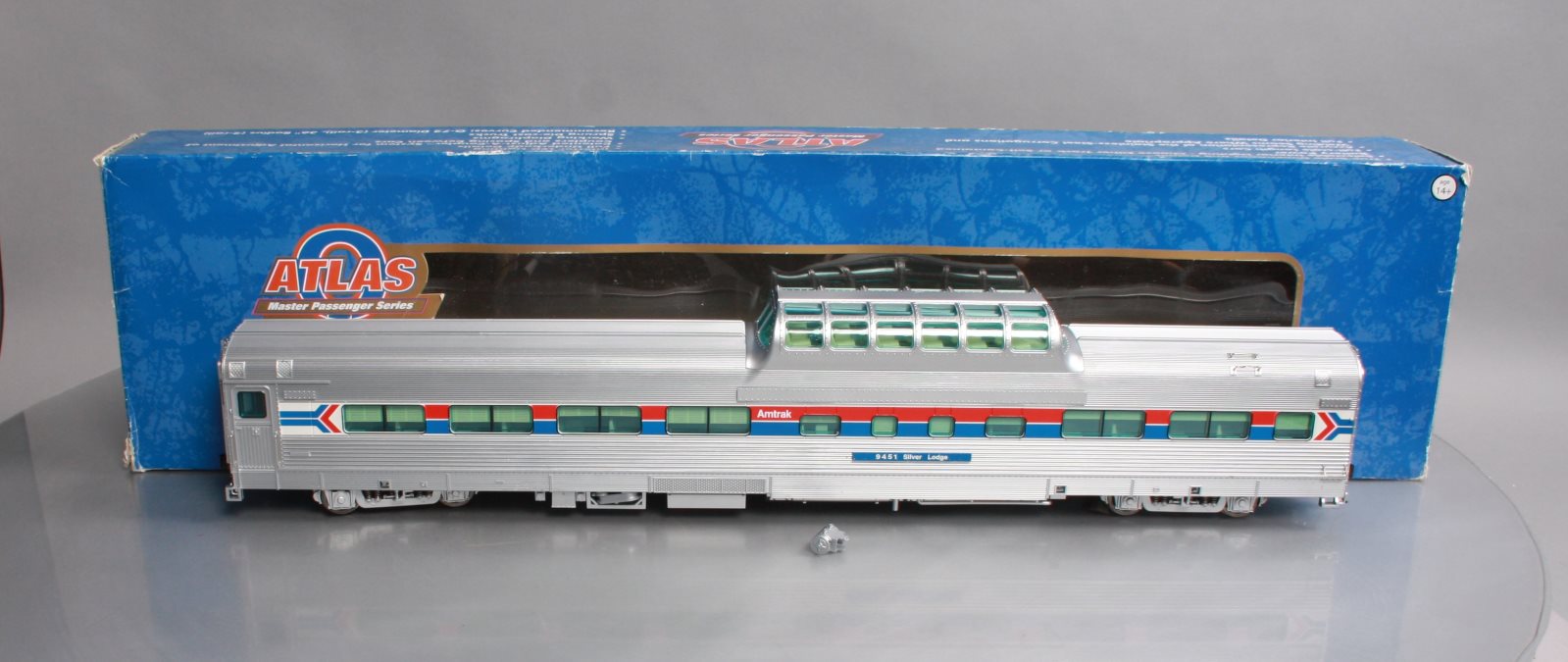 Atlas 30021541-1 Amtrak Streamlined Dome Chair Car w/o Conductor's Window