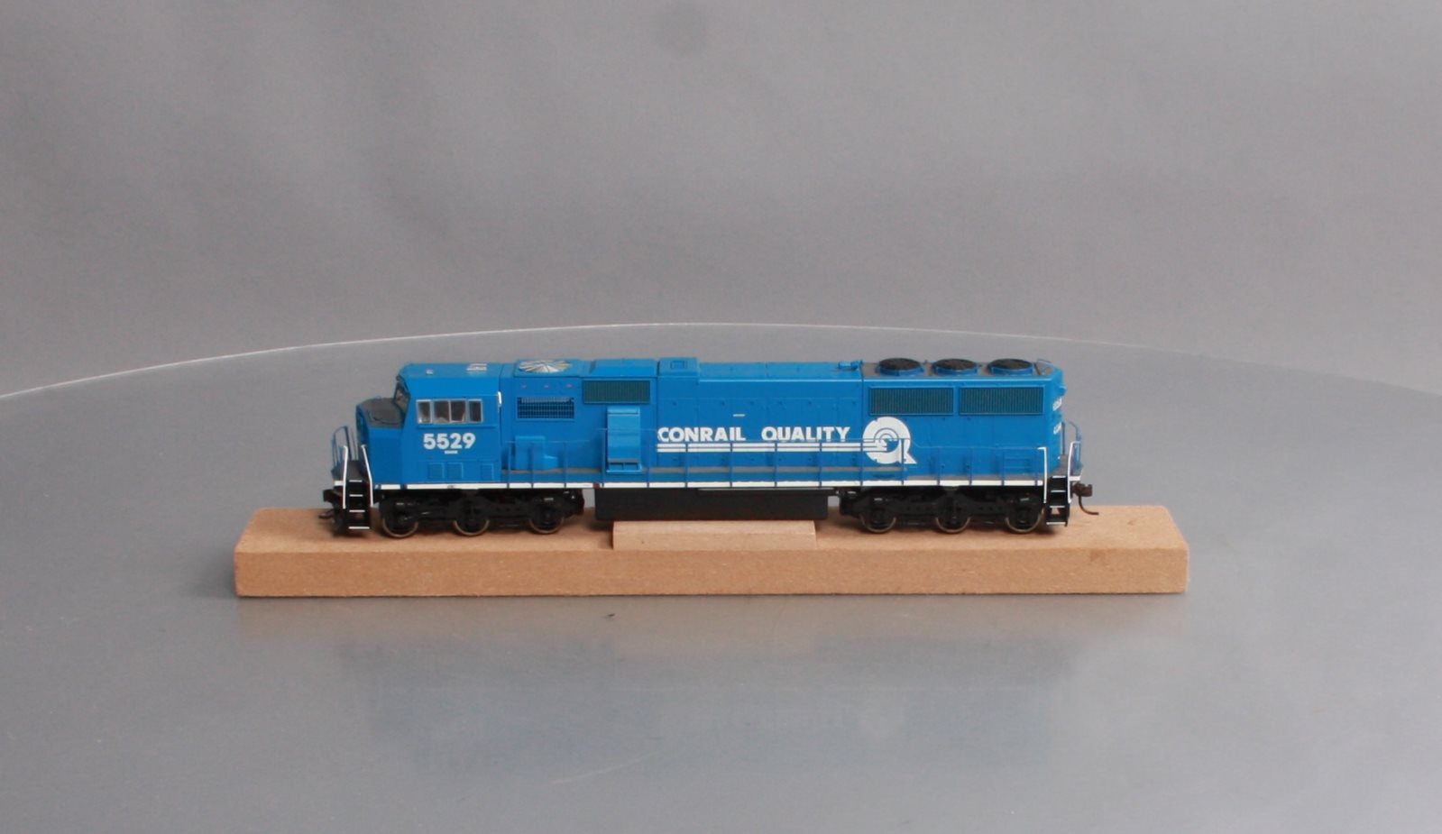 Athearn G67378 HO Conrail Q SD60M Diesel Locomotive w/DCC & Sound #5529