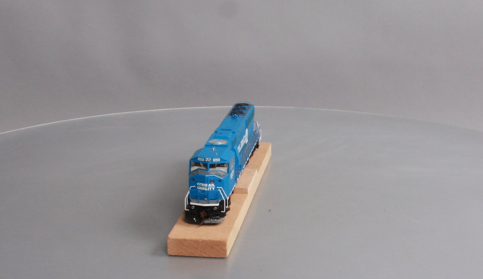Athearn G67378 HO Conrail Q SD60M Diesel Locomotive w/DCC & Sound #5529