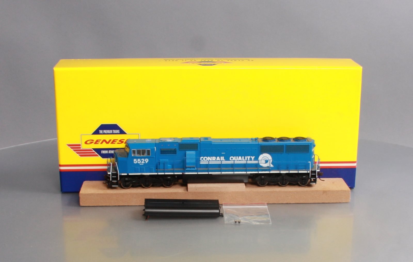 Athearn G67378 HO Conrail Q SD60M Diesel Locomotive w/DCC & Sound #5529