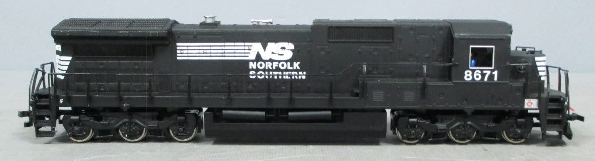 Bachmann 85006 HO Dash 8 40C Norfolk Southern Diesel Locomotive #8671 EX/Box