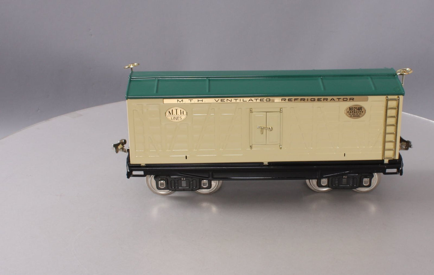 MTH 10-205 Std. Gauge 214R Ivory & Peacock Refrigerator Car with Brass Trim