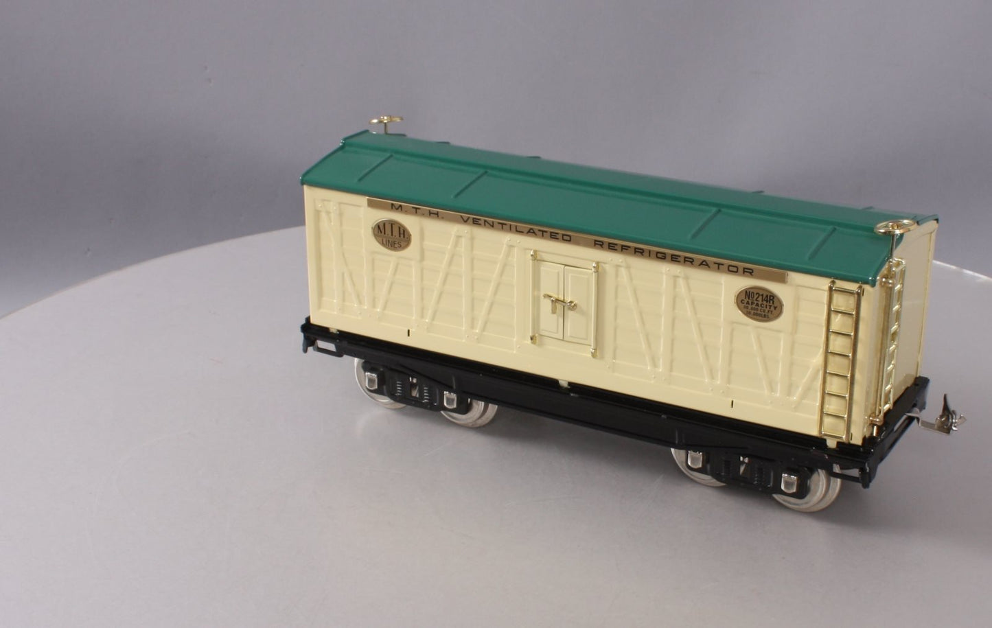 MTH 10-205 Std. Gauge 214R Ivory & Peacock Refrigerator Car with Brass Trim