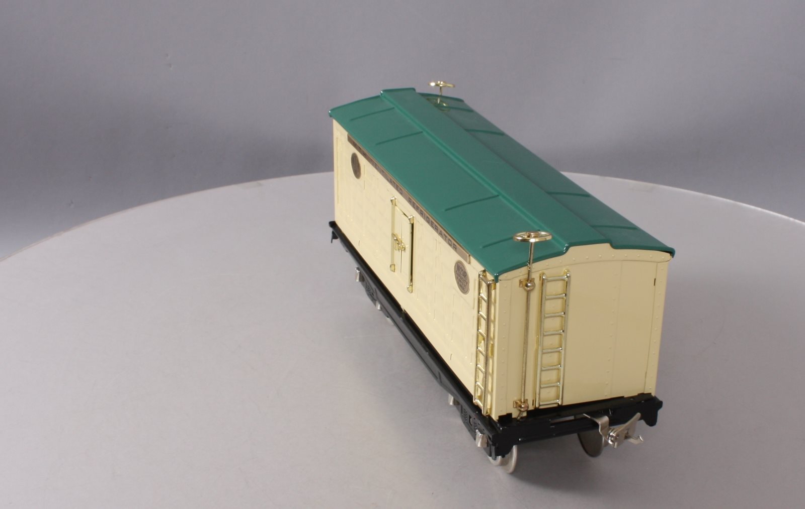 MTH 10-205 Std. Gauge 214R Ivory & Peacock Refrigerator Car with Brass Trim
