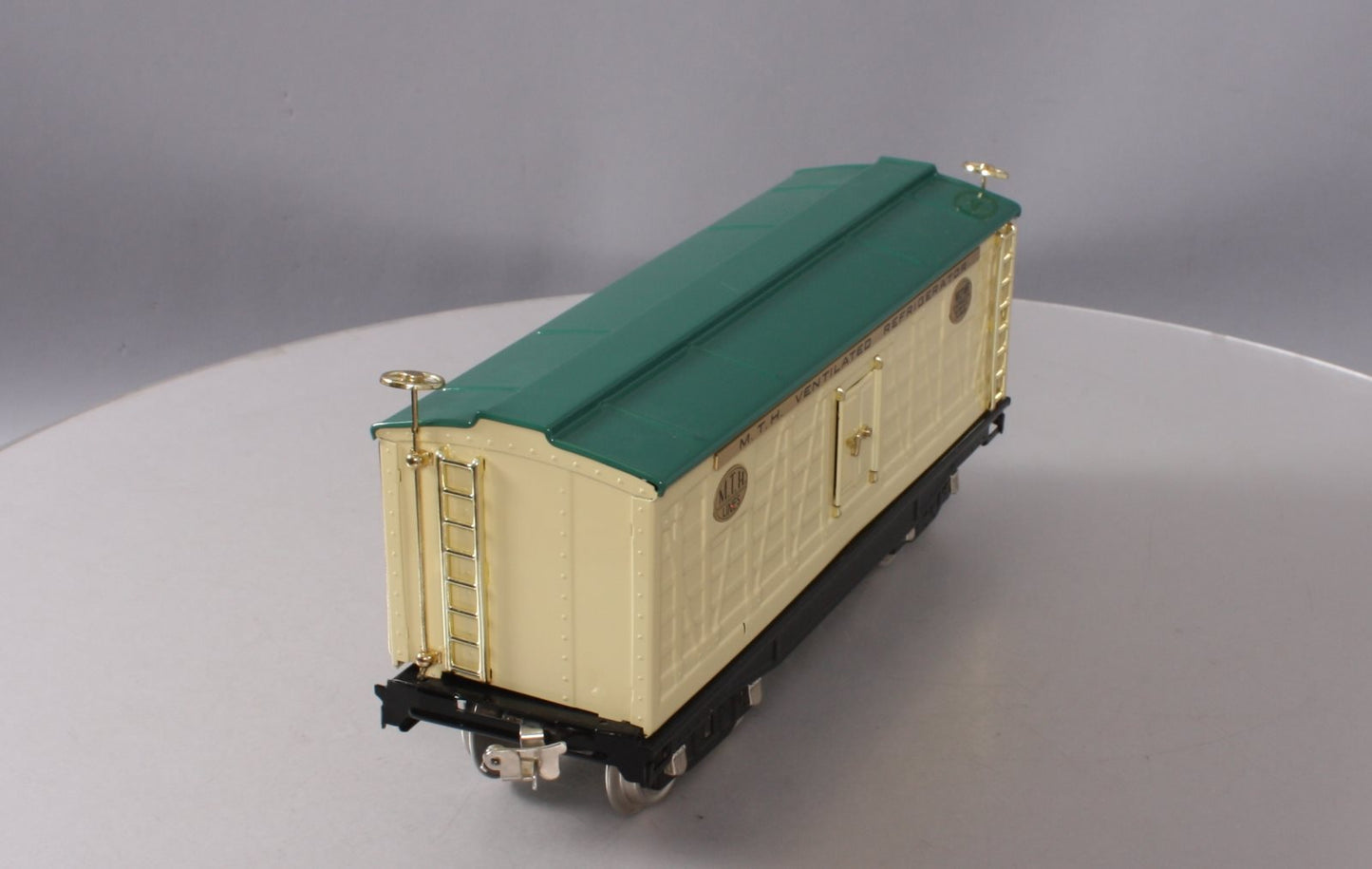 MTH 10-205 Std. Gauge 214R Ivory & Peacock Refrigerator Car with Brass Trim