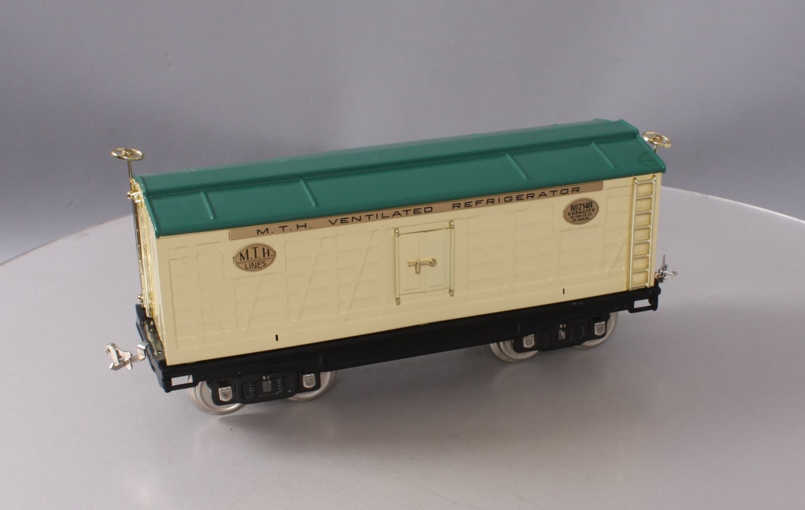 MTH 10-205 Std. Gauge 214R Ivory & Peacock Refrigerator Car with Brass Trim