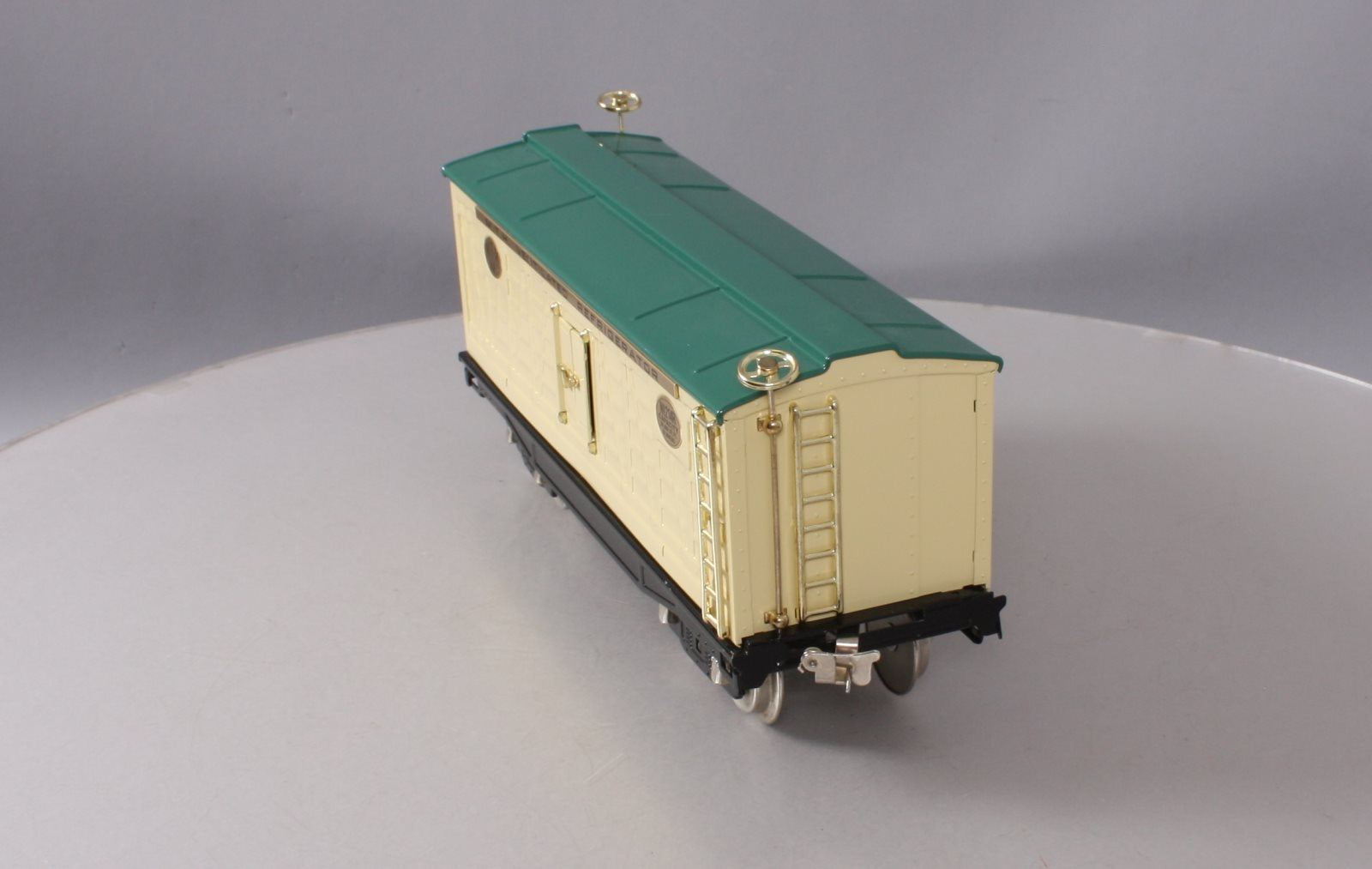 MTH 10-205 Std. Gauge 214R Ivory & Peacock Refrigerator Car with Brass Trim