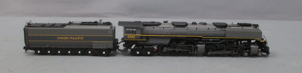 Athearn 11813 N Union Pacific Challenger 4-6-6-4 Locomotive & Tender #3983 LN/Box