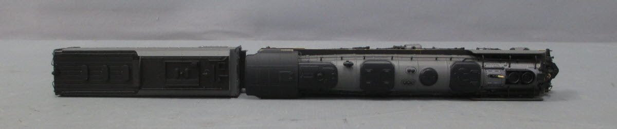 Athearn 11813 N Union Pacific Challenger 4-6-6-4 Locomotive & Tender #3983 LN/Box