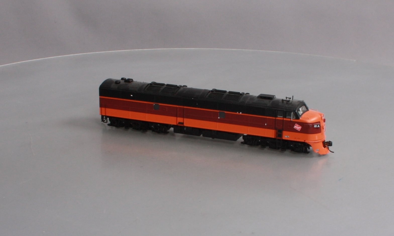Proto 2000 920-40950 Milwaukee Road E7 A Diesel Locomotive #18-A with Sound LN/Box