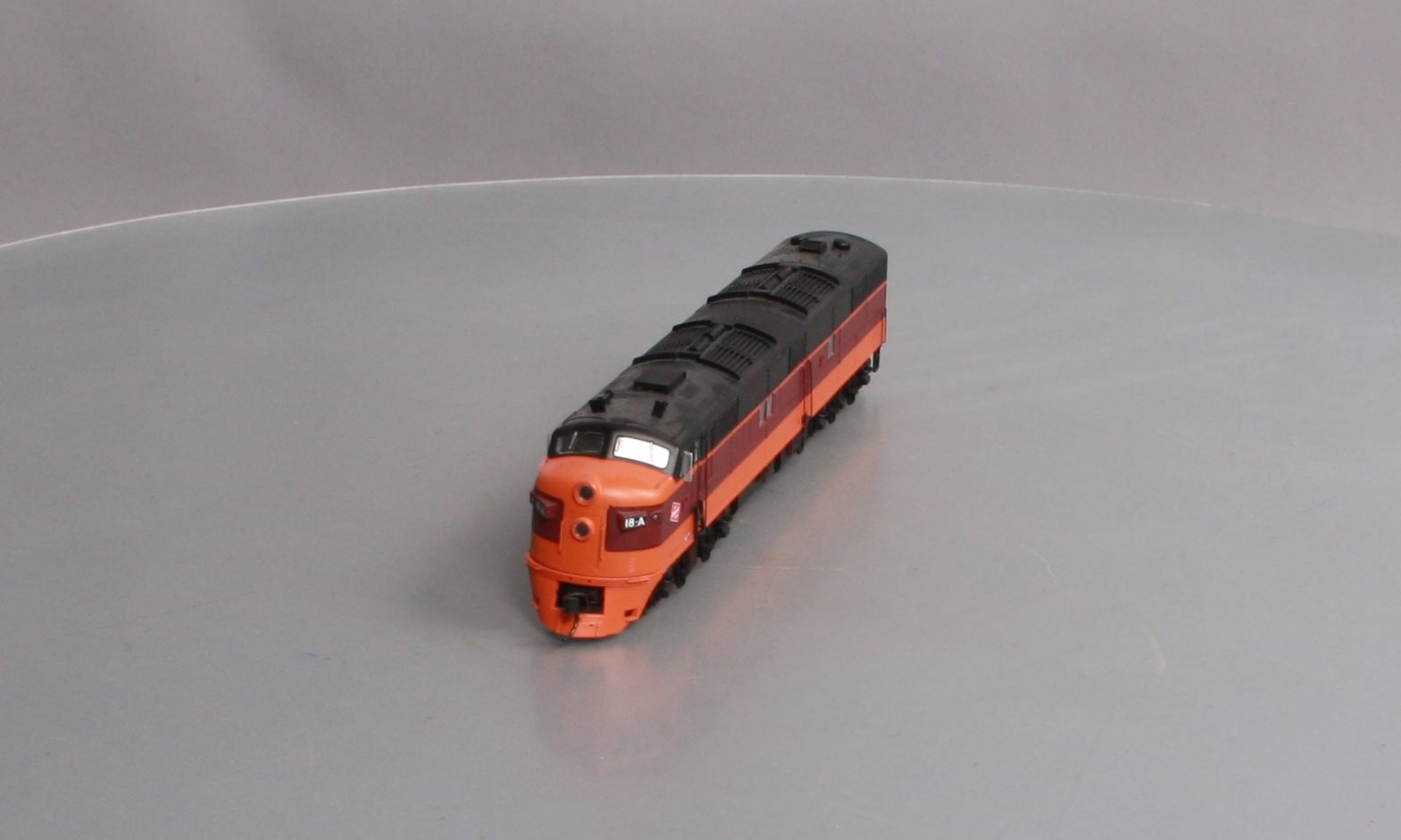 Proto 2000 920-40950 Milwaukee Road E7 A Diesel Locomotive #18-A with Sound LN/Box