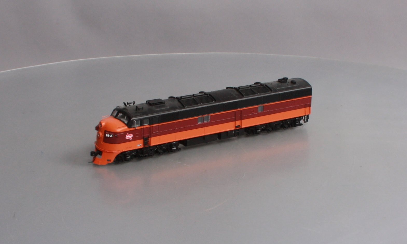 Proto 2000 920-40950 Milwaukee Road E7 A Diesel Locomotive #18-A with Sound LN/Box